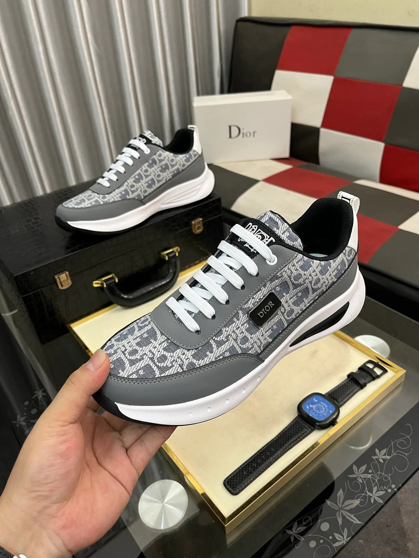 Men's men's shoes💰440⌚️⌚️Dior original quality.~ Unique modern style sneakers. 🏃A must-have casual shoe for trendy men😍😍 Original brand imported from Italy, imported original leather, sheep lining (refuses to discolor and grind feet) Sole: Original sole provided by the original factory, French lazy style design ⚠️Fit to the feet, original quality, super comfortable original sole. Just like shooting the real thing 🎬The real thing is better, code number: 38-443️⃣colors available